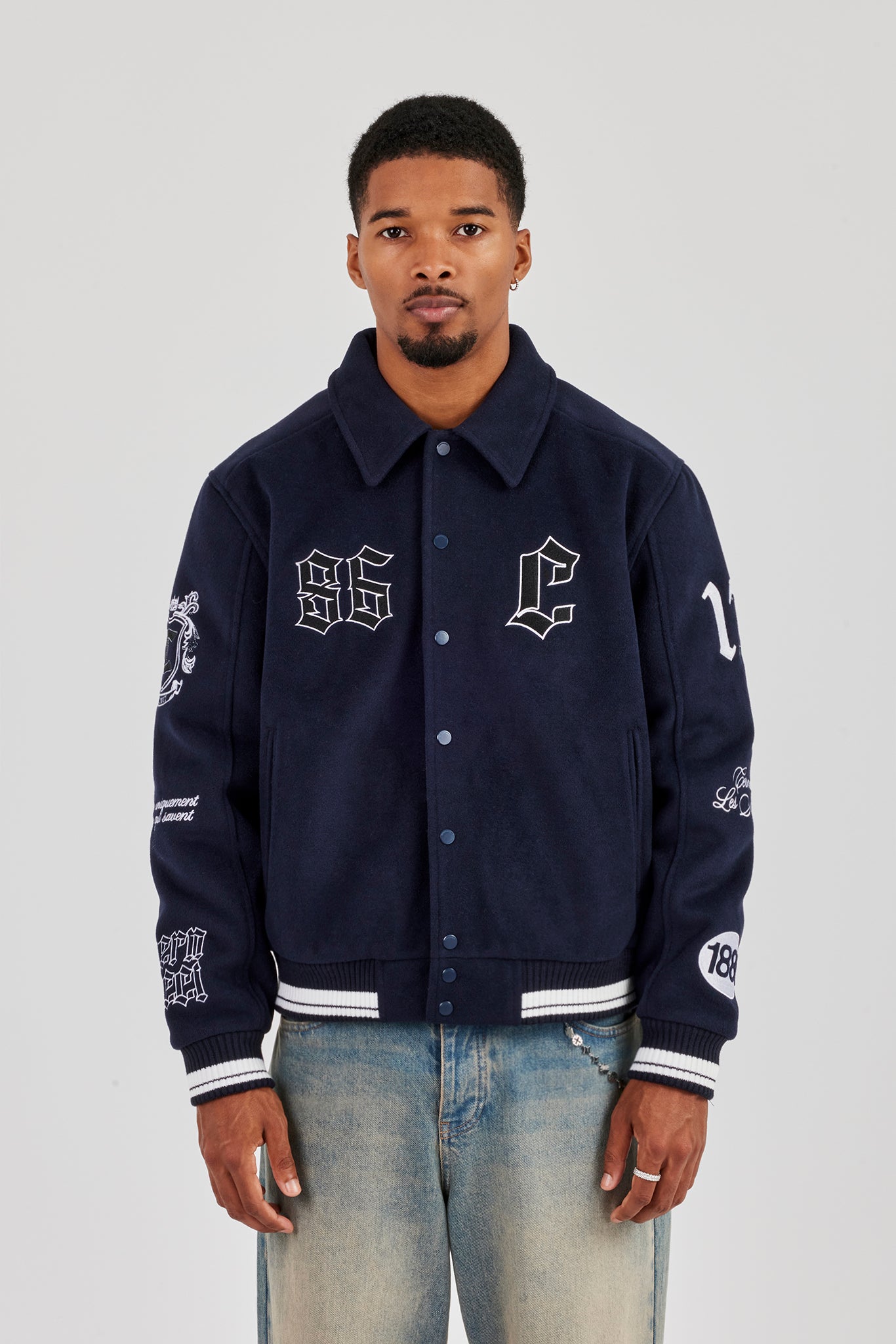 Harrington-Bomberjacke mit Varsity-Abzeichen – Marineblau